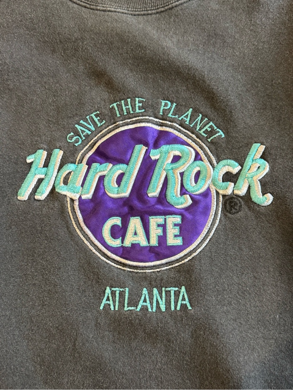 Vintage Hard Rock Cafe Atlanta Cropped Crewneck (80% Cotton)
